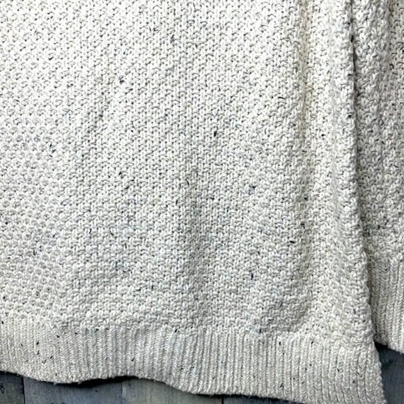 Loft Cream Colored Knit Crew Neck Sweater. Textured. Size Medium‎ Petite. EUC - Picture 4 of 10